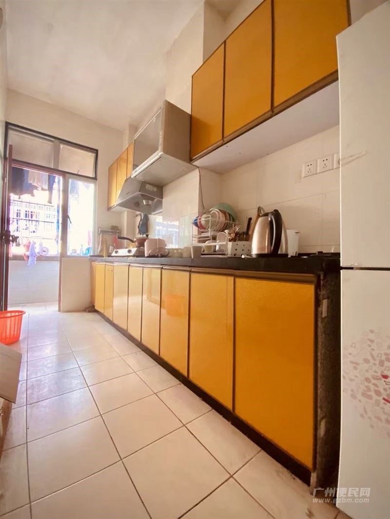 转租住了一年半的卧室